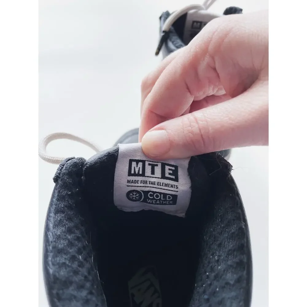 Vans MTE Standard Mid Waterproof Boot Black and White Size 3.5 Girls or 5 Boys